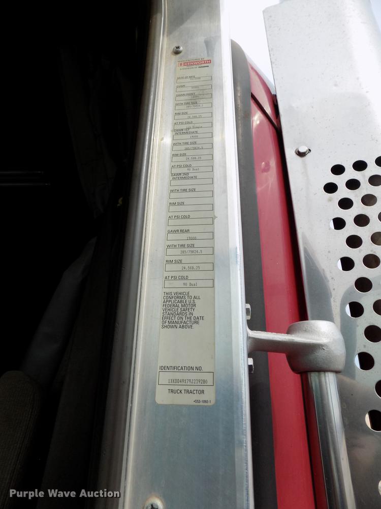 image for item DF4422 2009 Kenworth T800 semi truck