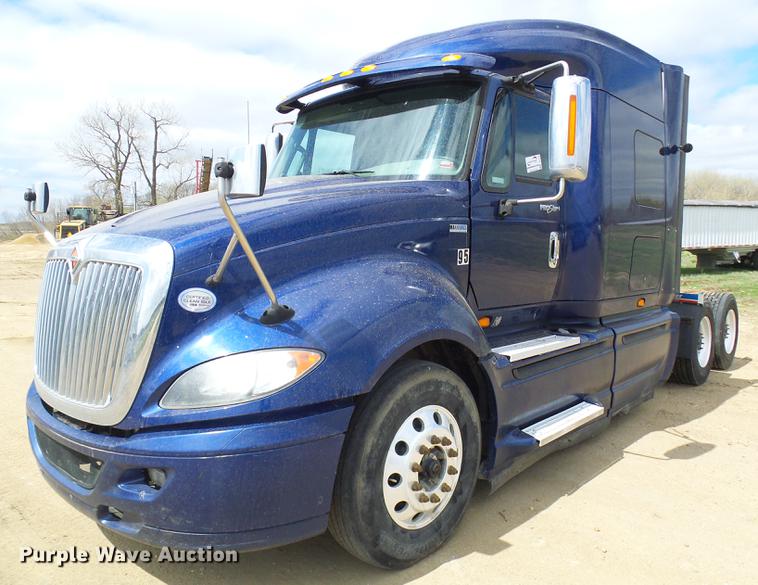 image for item DF7202 2013 International ProStar semi truck