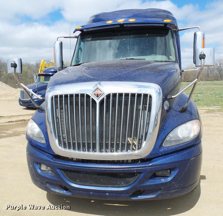 image for item DF7202 2013 International ProStar semi truck