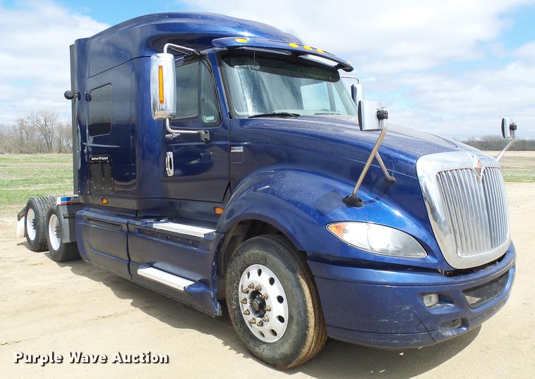 image for item DF7202 2013 International ProStar semi truck