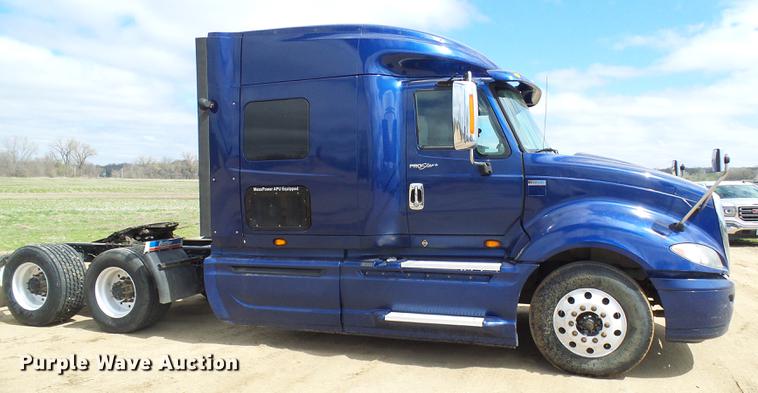 image for item DF7202 2013 International ProStar semi truck