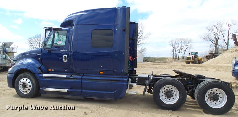 image for item DF7202 2013 International ProStar semi truck