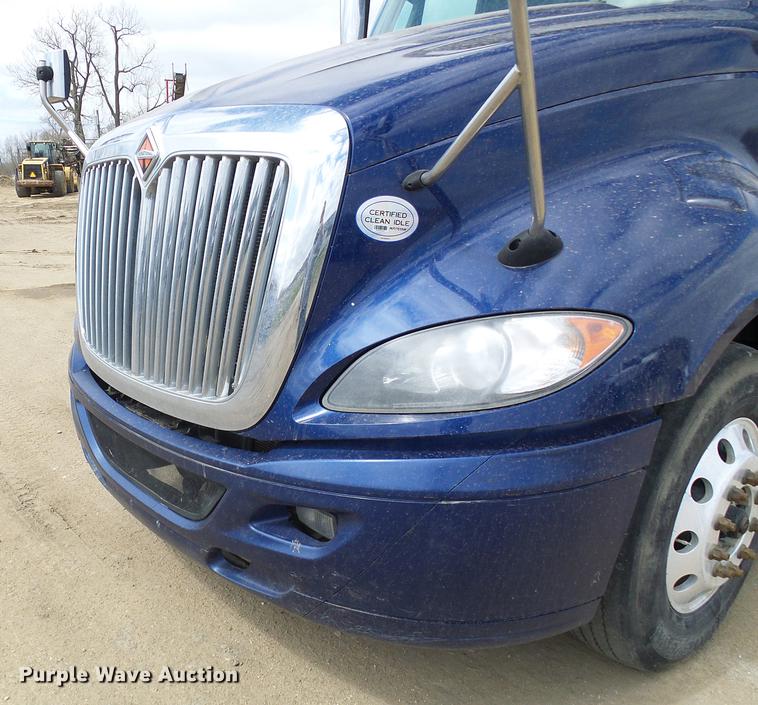 image for item DF7202 2013 International ProStar semi truck