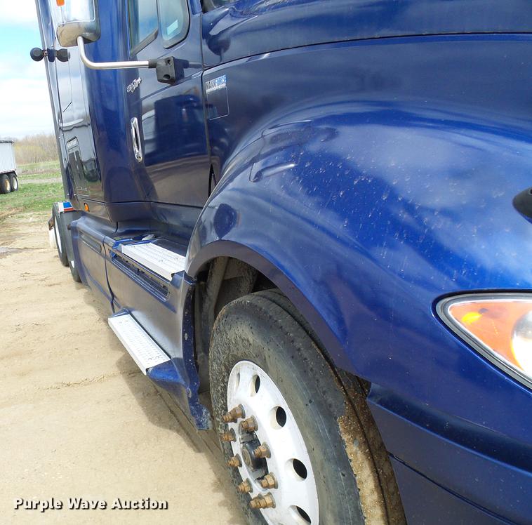 image for item DF7202 2013 International ProStar semi truck