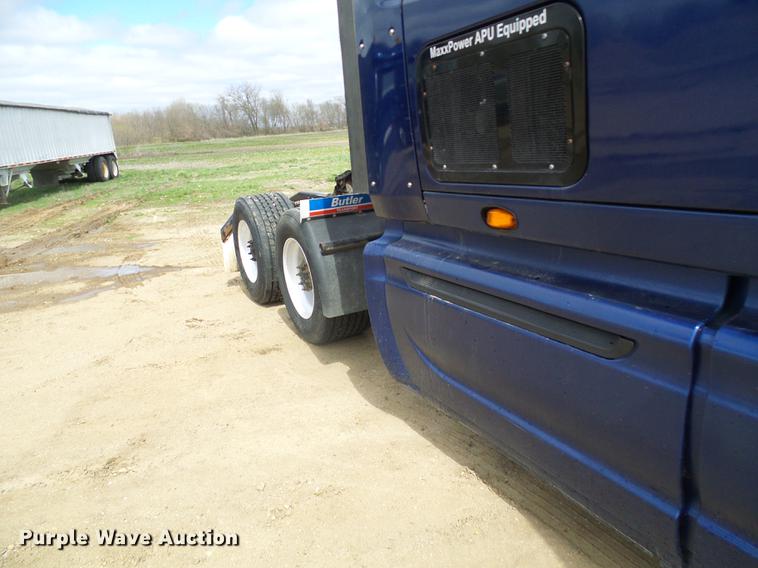 image for item DF7202 2013 International ProStar semi truck