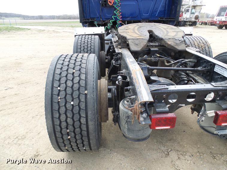 image for item DF7202 2013 International ProStar semi truck