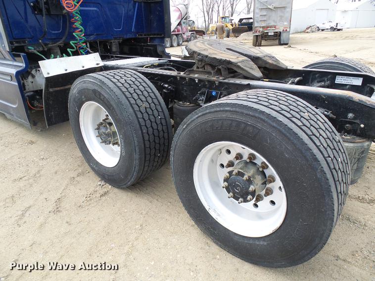 image for item DF7202 2013 International ProStar semi truck