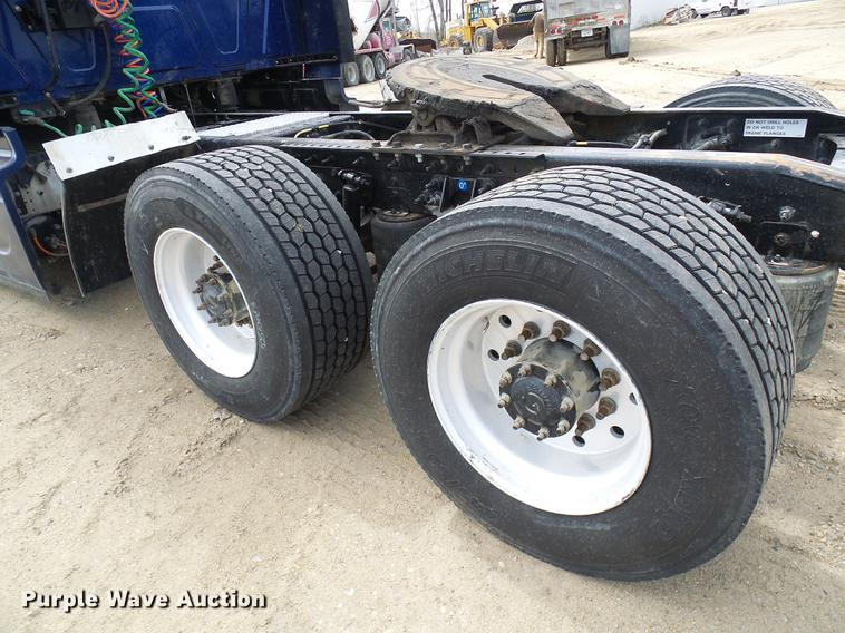 image for item DF7202 2013 International ProStar semi truck