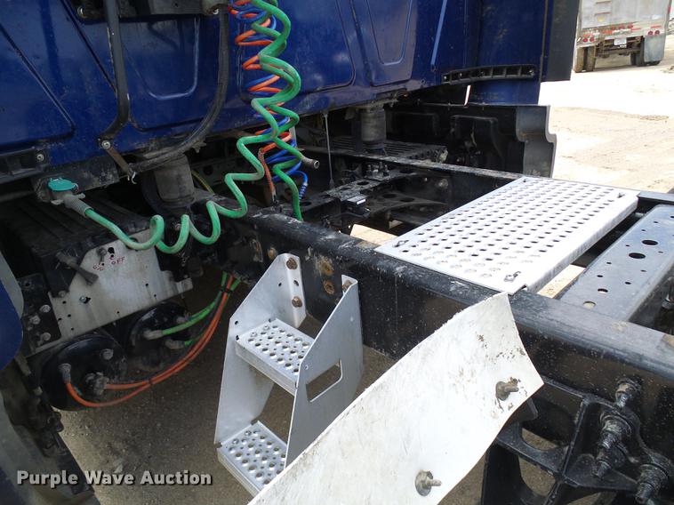 image for item DF7202 2013 International ProStar semi truck