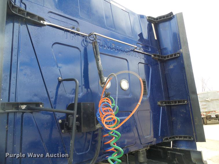 image for item DF7202 2013 International ProStar semi truck