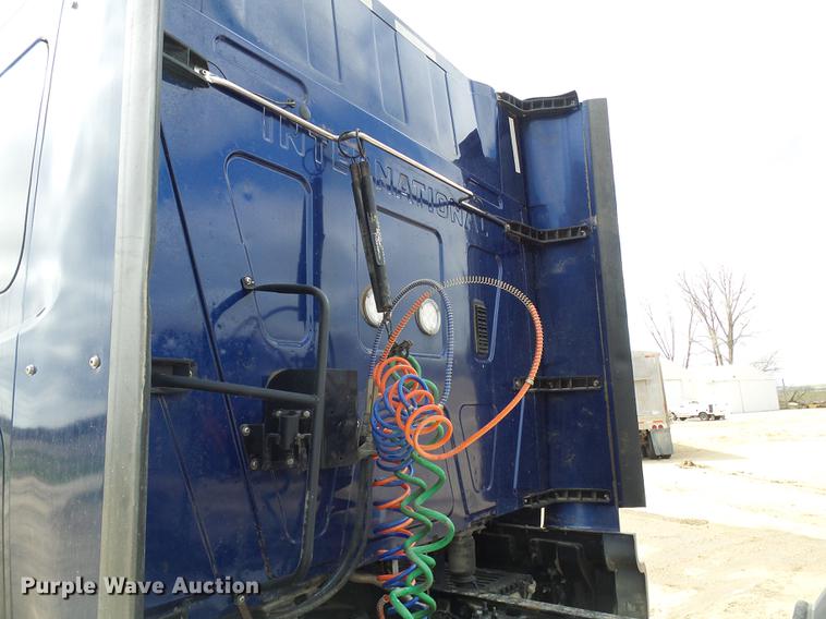 image for item DF7202 2013 International ProStar semi truck