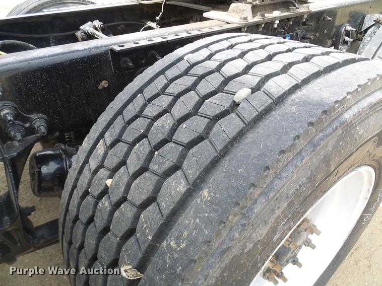 image for item DF7202 2013 International ProStar semi truck