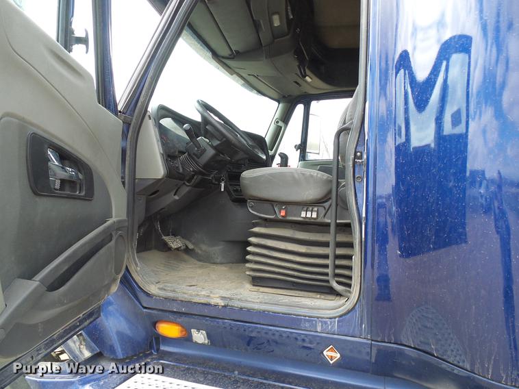 image for item DF7202 2013 International ProStar semi truck