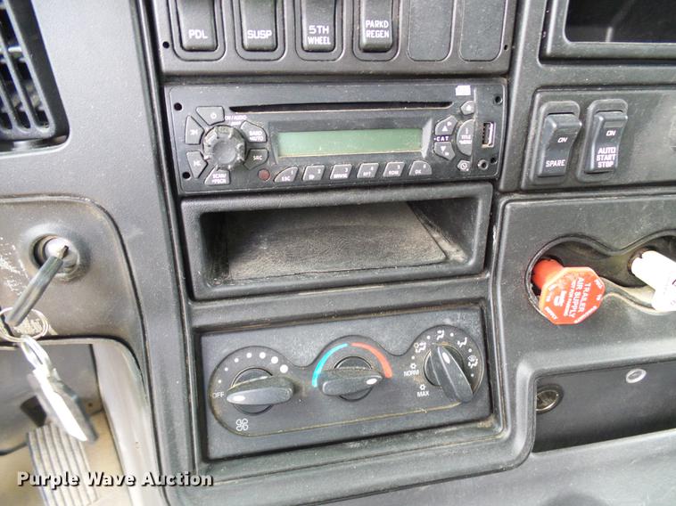 image for item DF7202 2013 International ProStar semi truck