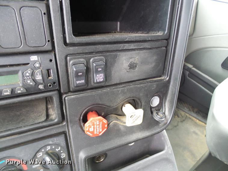 image for item DF7202 2013 International ProStar semi truck