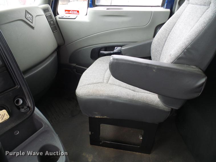 image for item DF7202 2013 International ProStar semi truck