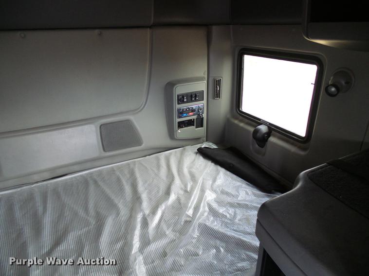 image for item DF7202 2013 International ProStar semi truck