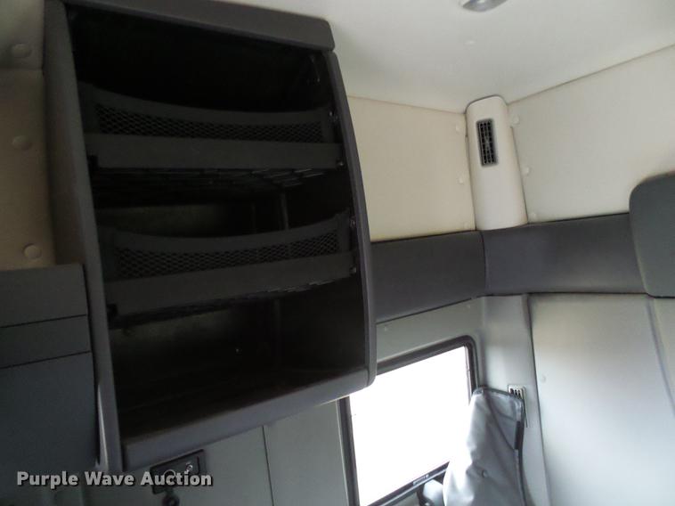 image for item DF7202 2013 International ProStar semi truck