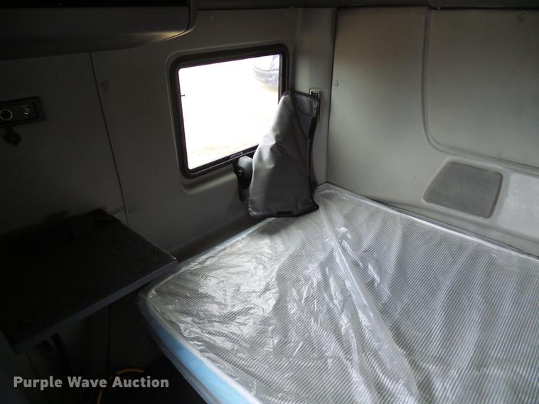 image for item DF7202 2013 International ProStar semi truck