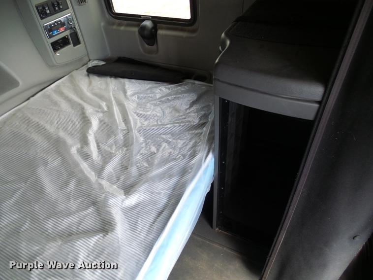 image for item DF7202 2013 International ProStar semi truck