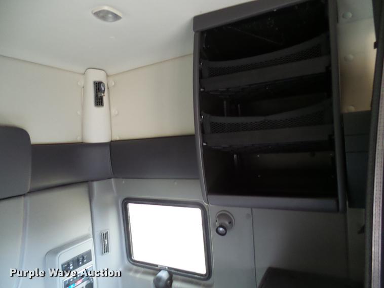 image for item DF7202 2013 International ProStar semi truck