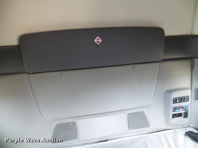 image for item DF7202 2013 International ProStar semi truck