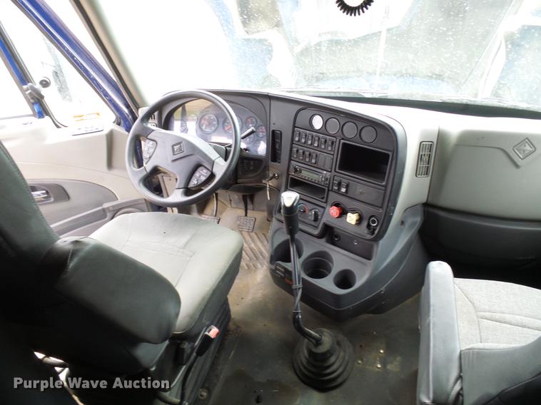 image for item DF7202 2013 International ProStar semi truck