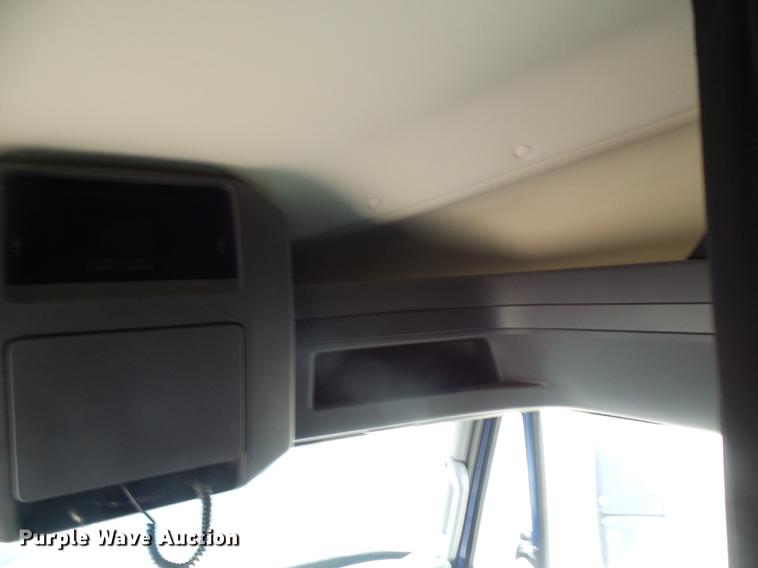 image for item DF7202 2013 International ProStar semi truck