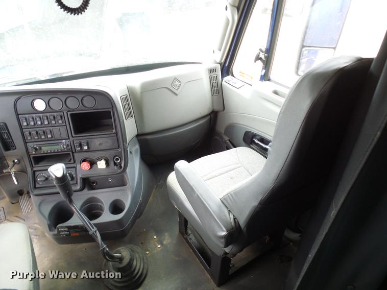 image for item DF7202 2013 International ProStar semi truck