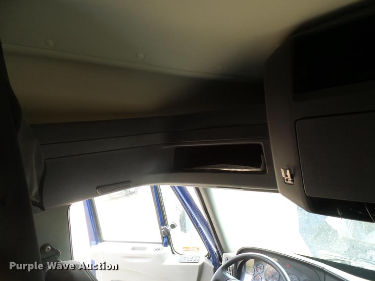 image for item DF7202 2013 International ProStar semi truck