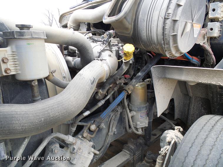 image for item DF7202 2013 International ProStar semi truck