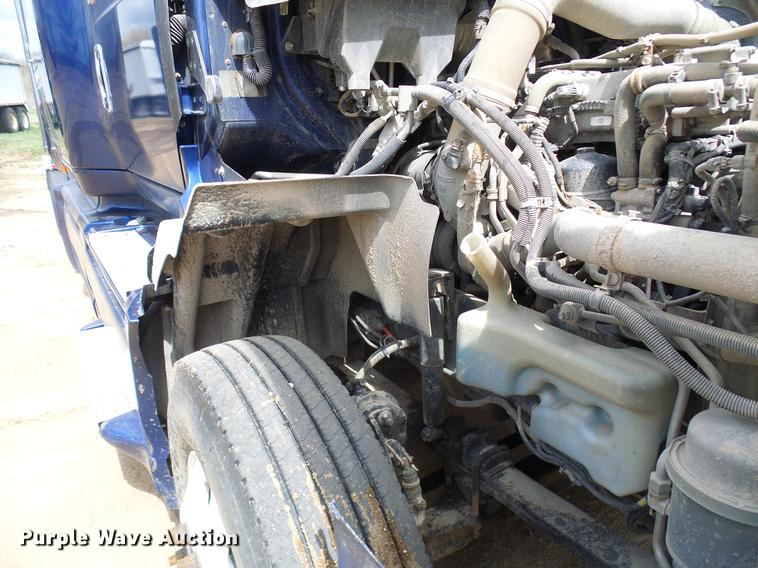 image for item DF7202 2013 International ProStar semi truck