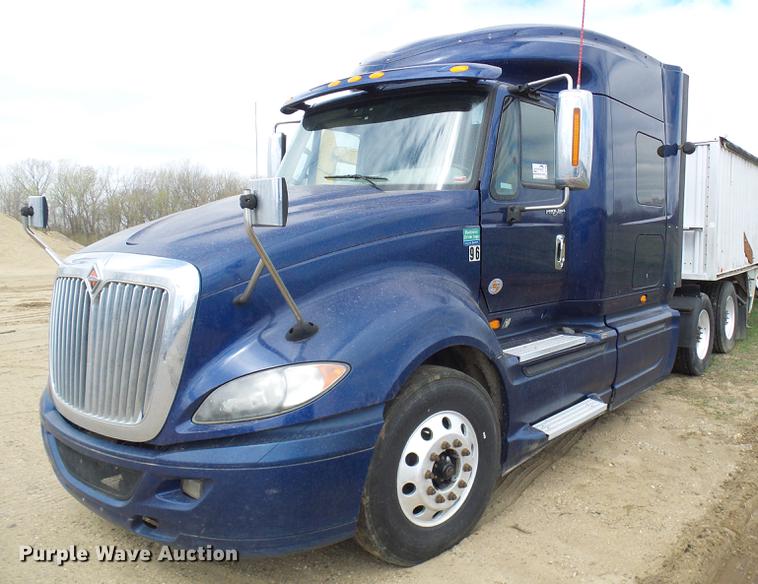 image for item DF7203 2013 International ProStar semi truck