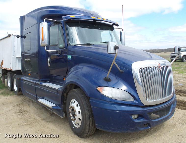 image for item DF7203 2013 International ProStar semi truck