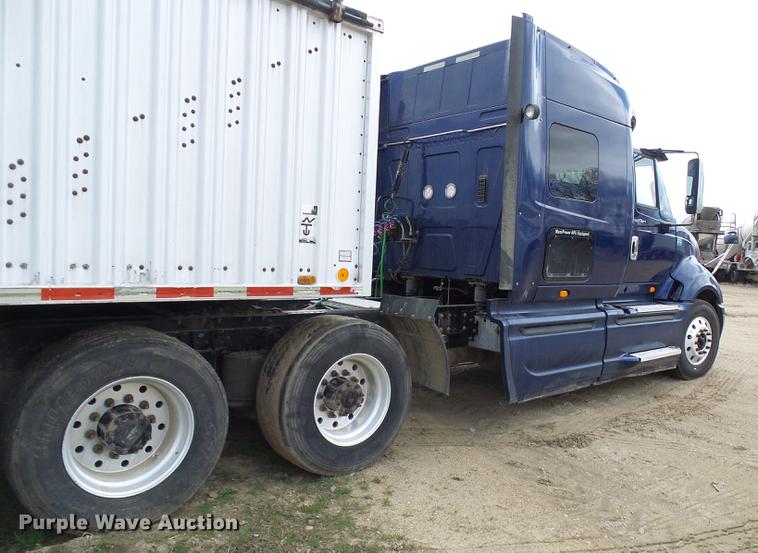 image for item DF7203 2013 International ProStar semi truck
