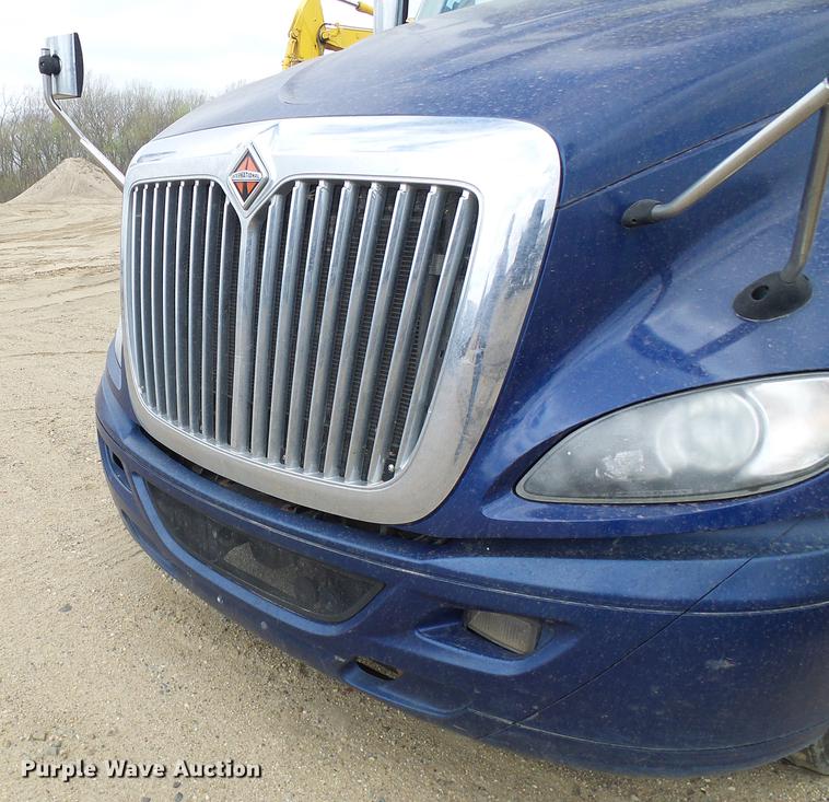 image for item DF7203 2013 International ProStar semi truck