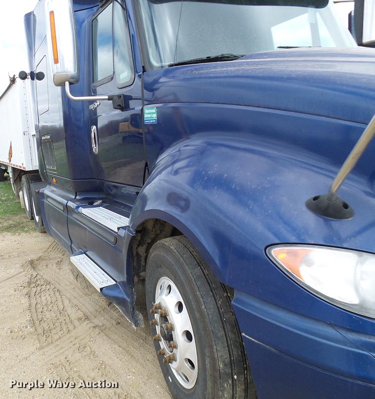 image for item DF7203 2013 International ProStar semi truck