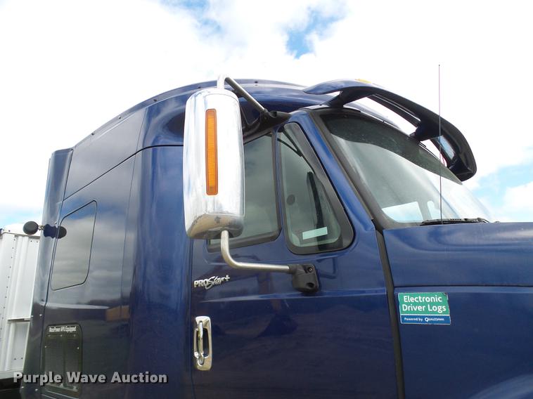 image for item DF7203 2013 International ProStar semi truck