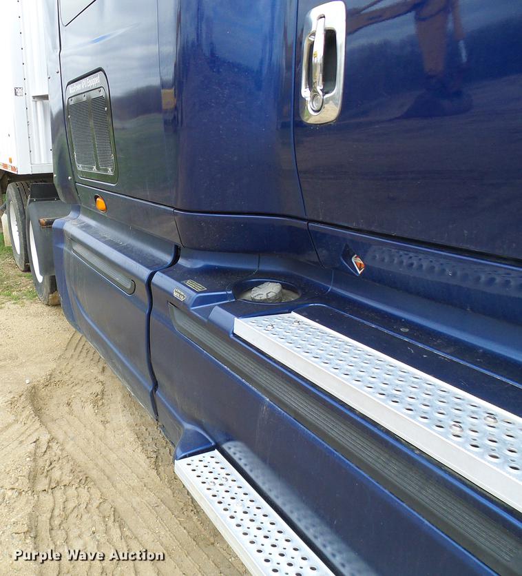 image for item DF7203 2013 International ProStar semi truck