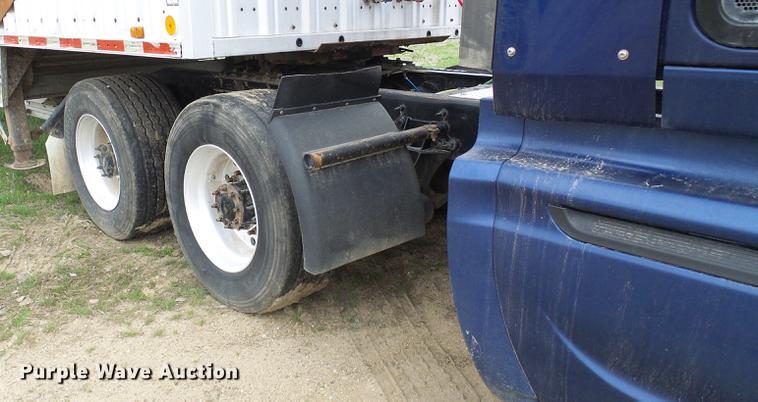 image for item DF7203 2013 International ProStar semi truck