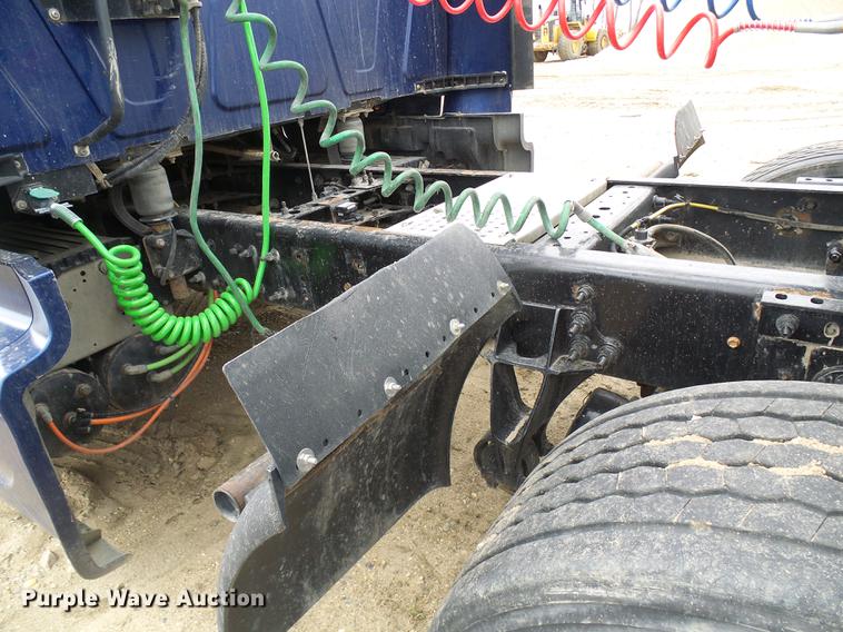 image for item DF7203 2013 International ProStar semi truck