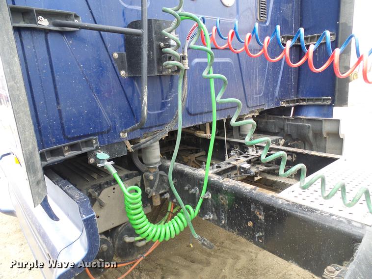 image for item DF7203 2013 International ProStar semi truck