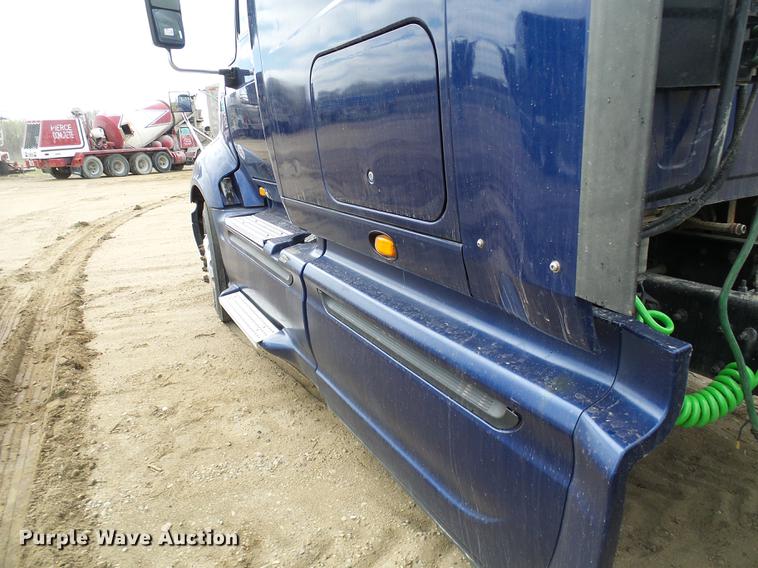 image for item DF7203 2013 International ProStar semi truck