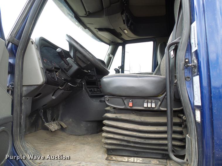 image for item DF7203 2013 International ProStar semi truck