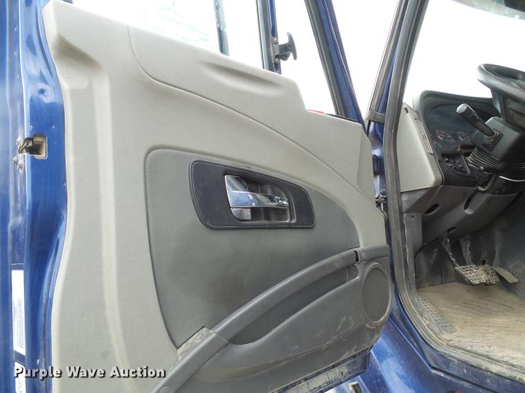 image for item DF7203 2013 International ProStar semi truck