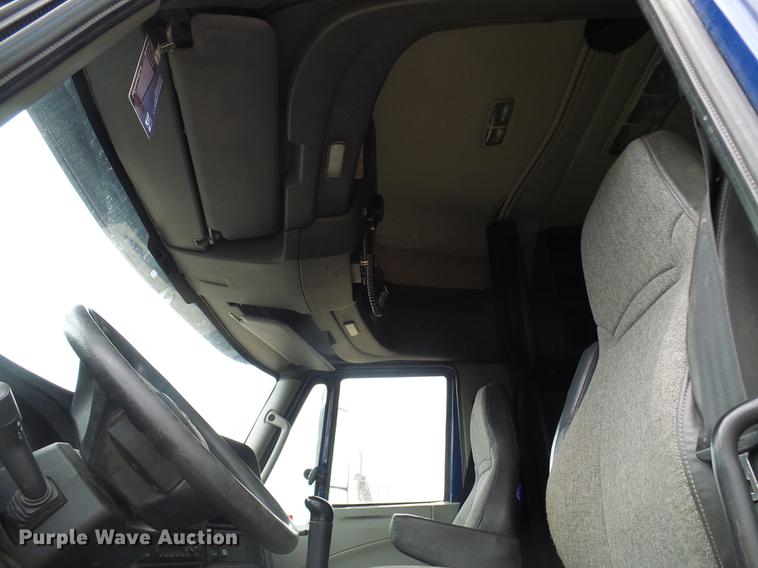 image for item DF7203 2013 International ProStar semi truck