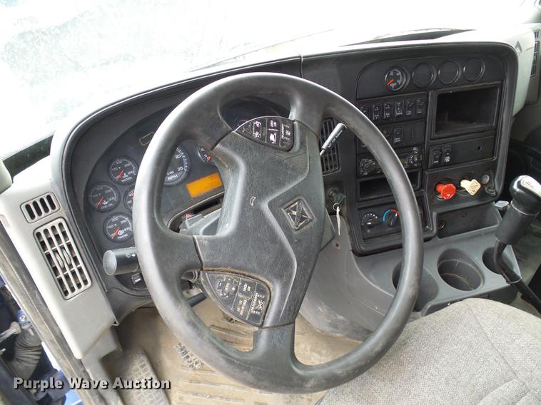 image for item DF7203 2013 International ProStar semi truck