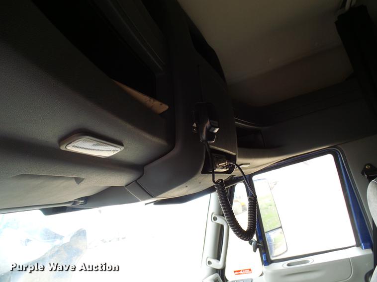 image for item DF7203 2013 International ProStar semi truck