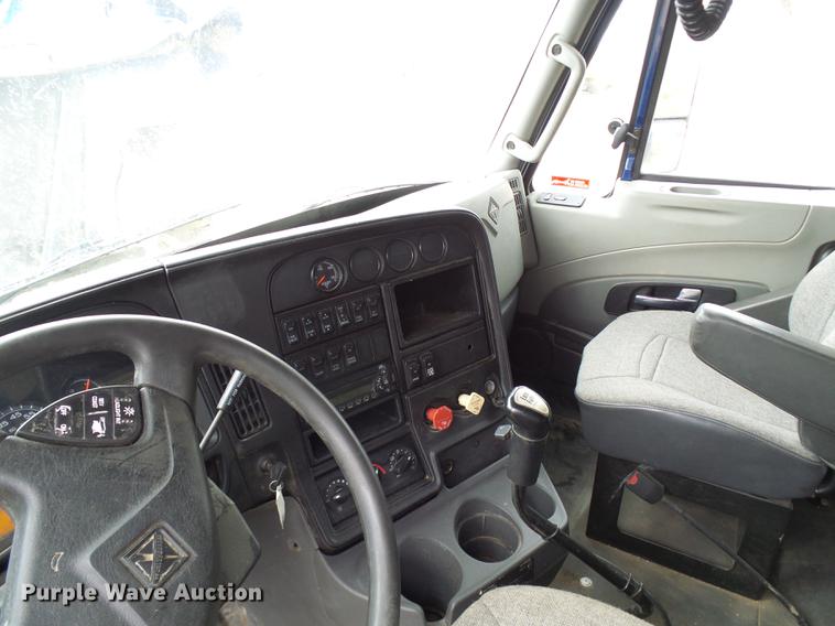 image for item DF7203 2013 International ProStar semi truck