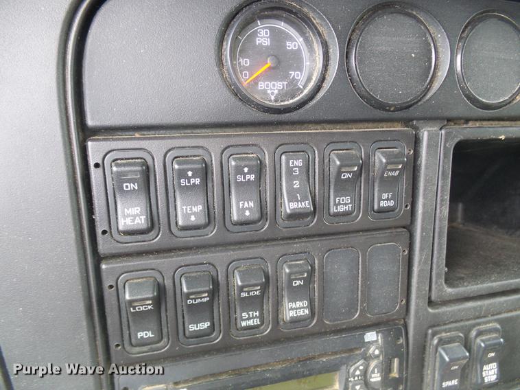 image for item DF7203 2013 International ProStar semi truck